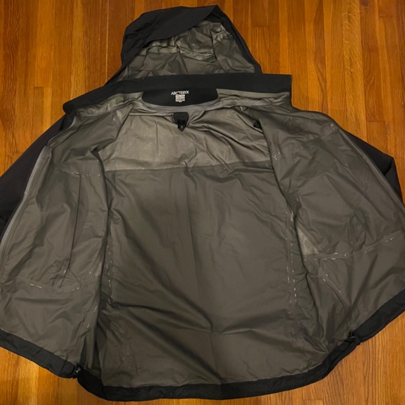 Arc’teryx Gore Tex Shell Jacket - Picture 4 of 4